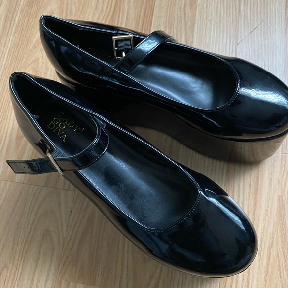 Dolls Kill heel (high pump) 
Worn once for a photoshoot - Picture 6 of 7